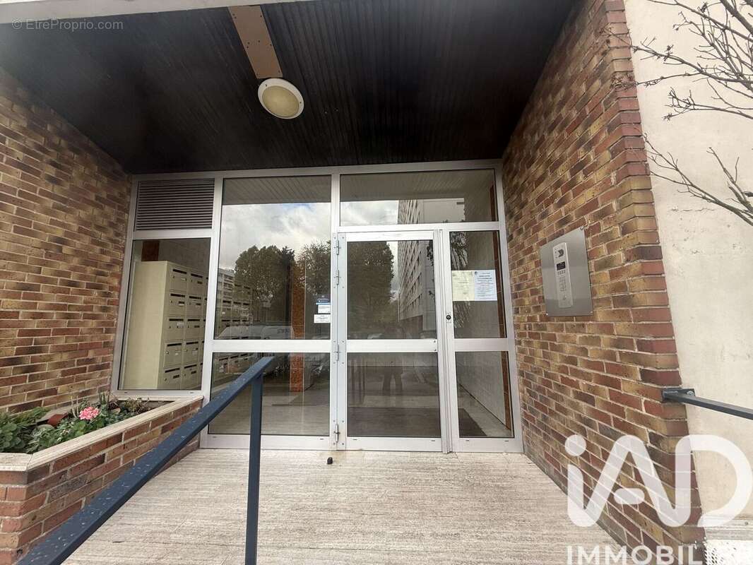 Photo 3 - Appartement à LA COURNEUVE