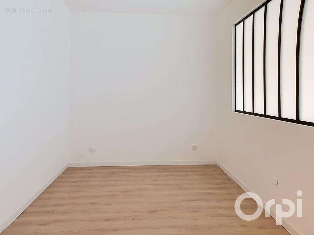 A vendre type 2 neuf avec terrasse privative et parking privatif sans charge - photo 5