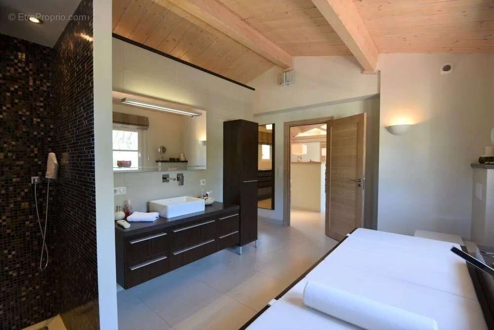 Maison à TOURRETTES