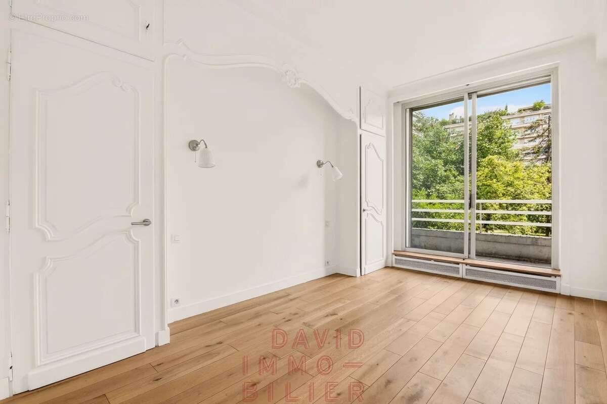 Appartement à PARIS-16E