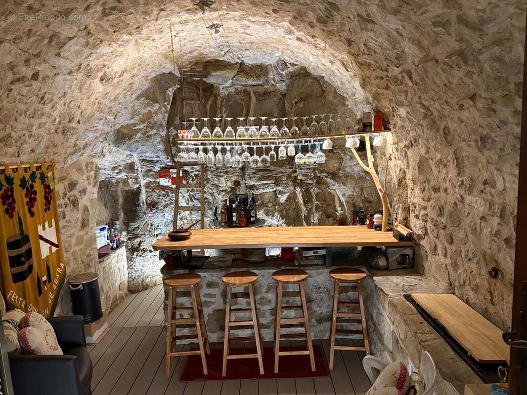 Appartement à BERRE-LES-ALPES