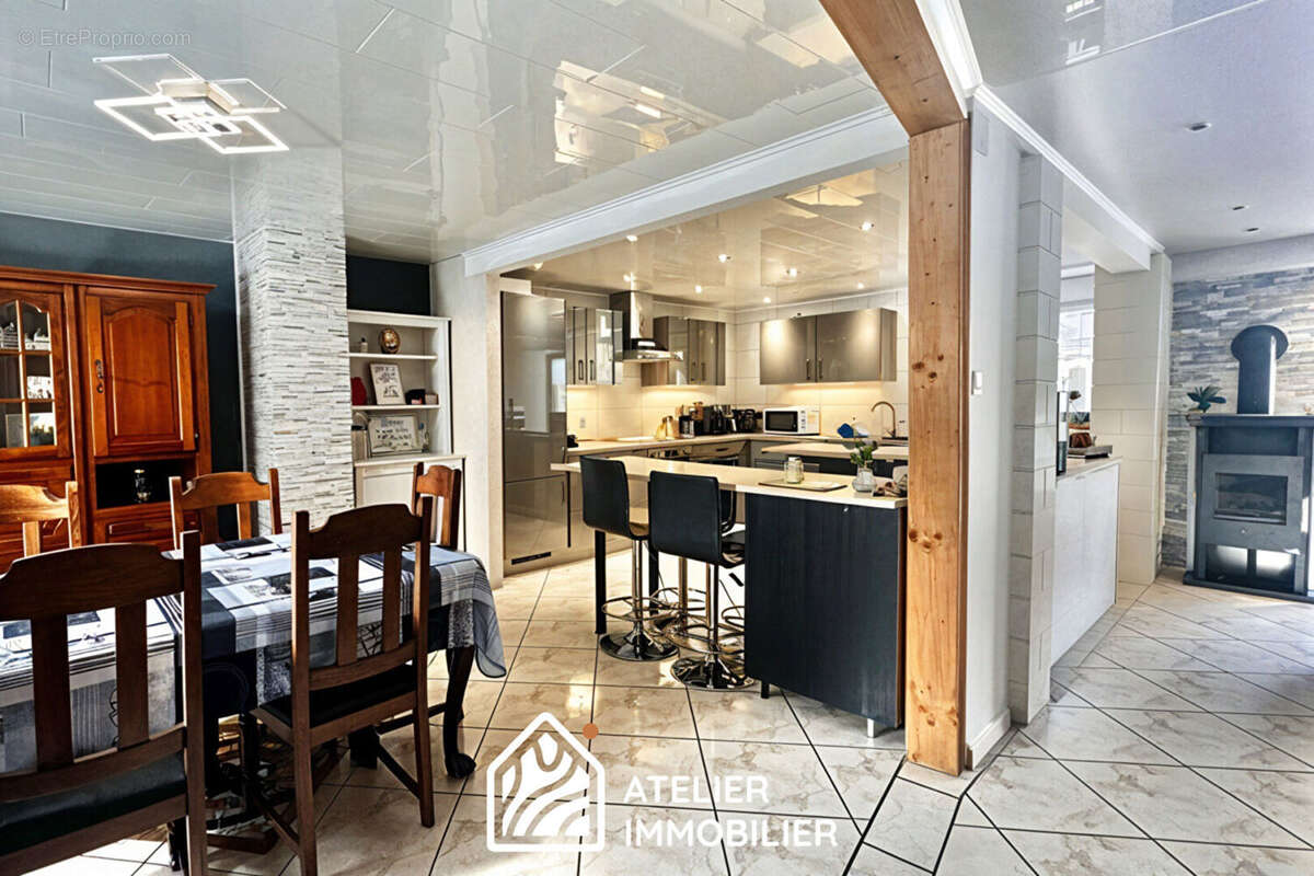 À VENDRE - MAISON - 8 pièces - 153m2 - photo 4