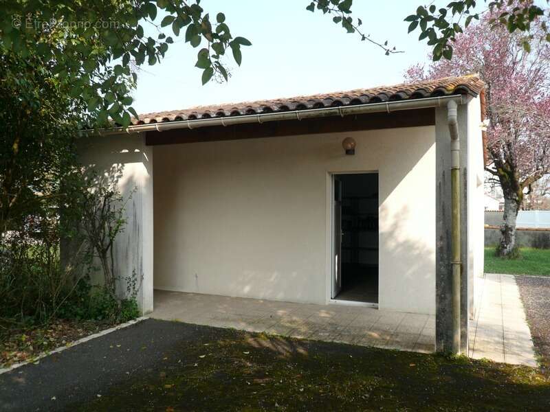 Maison à GENSAC-LA-PALLUE