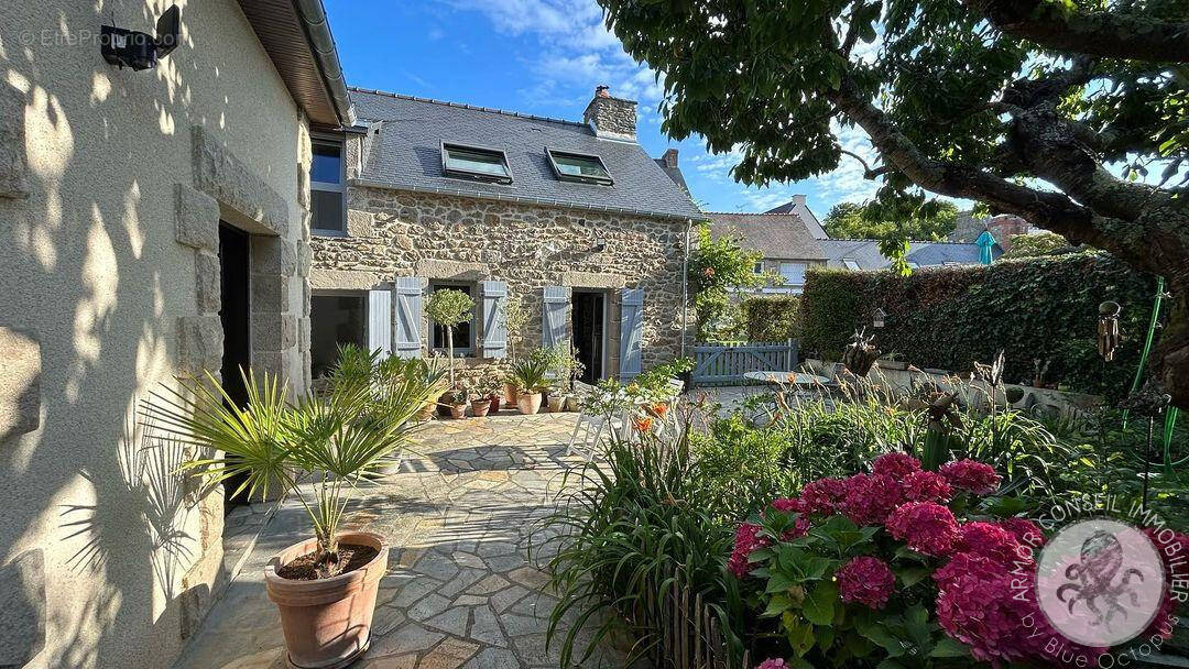 Maison à SAINT-JACUT-DE-LA-MER