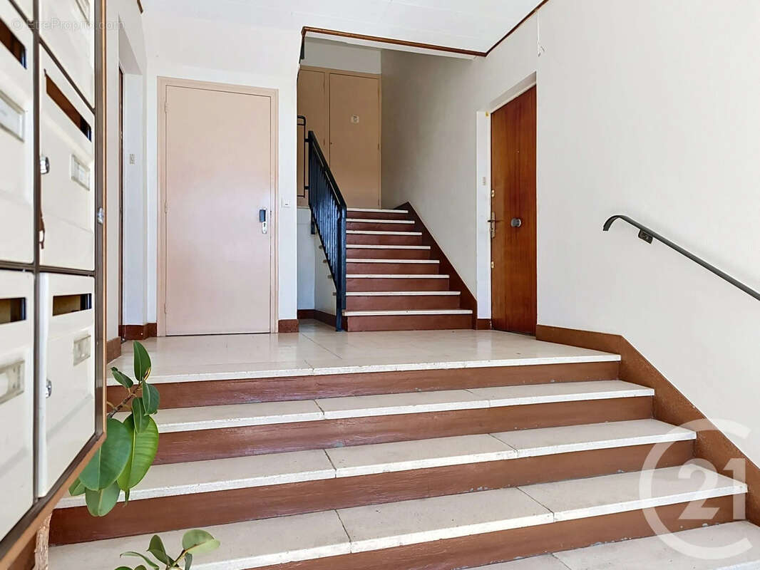 Appartement à PARON