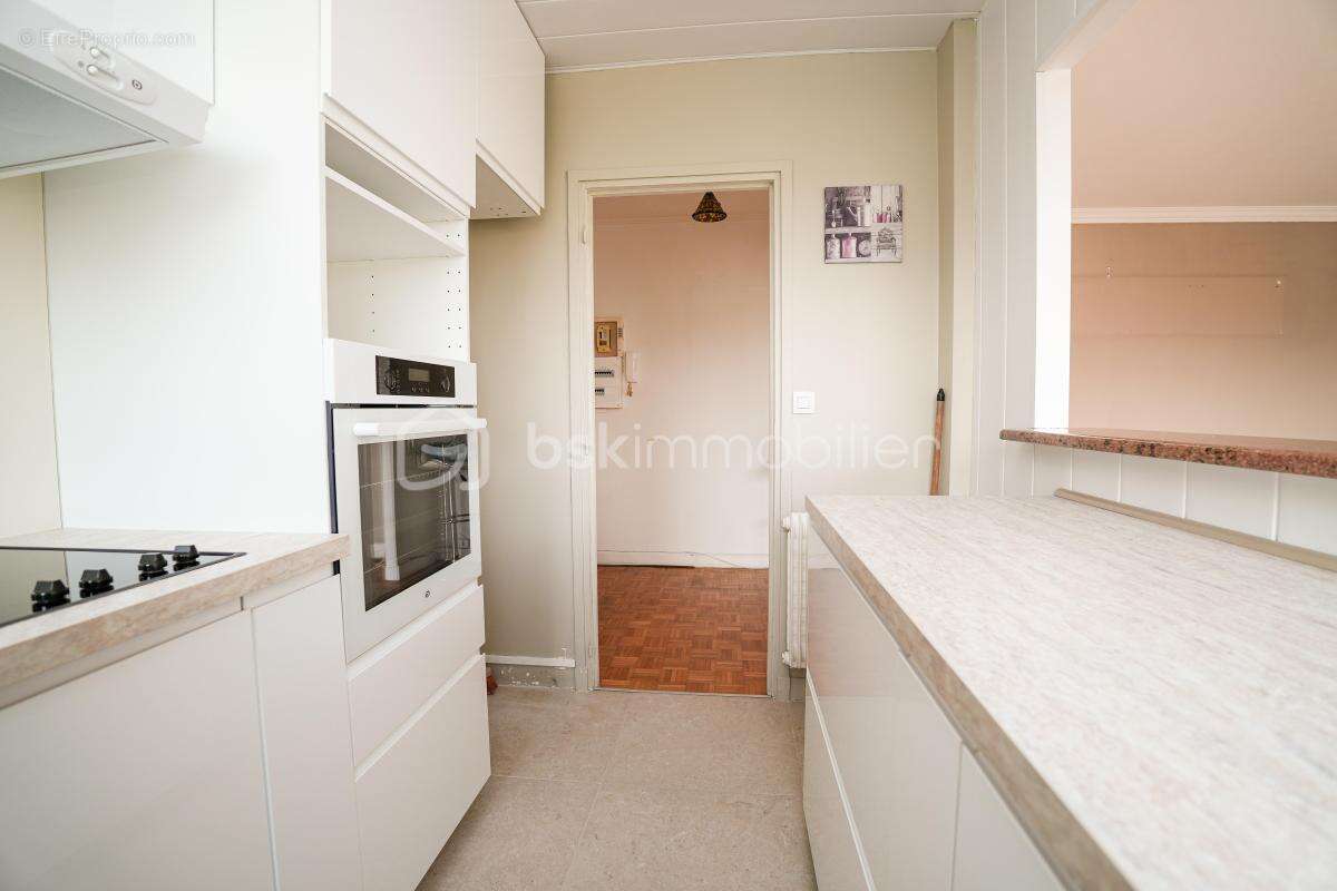 Appartement à LES PAVILLONS-SOUS-BOIS