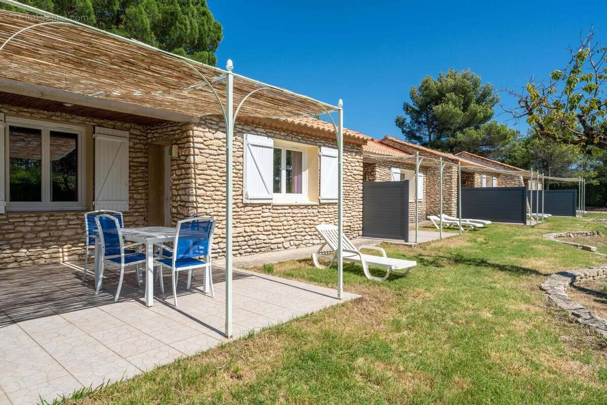 Maison à LA ROQUE-SUR-PERNES