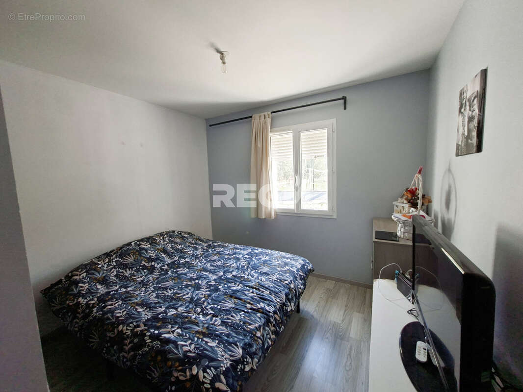 Maison à COURS-DE-PILE