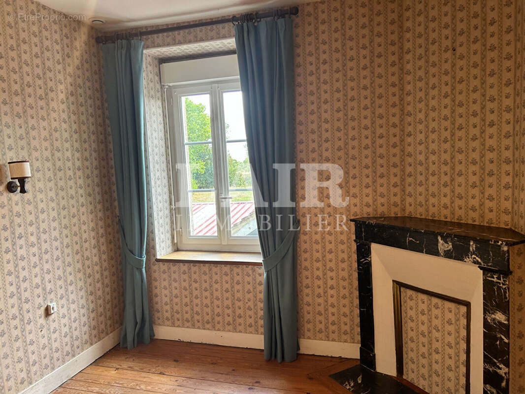 Maison à MONTMERREI