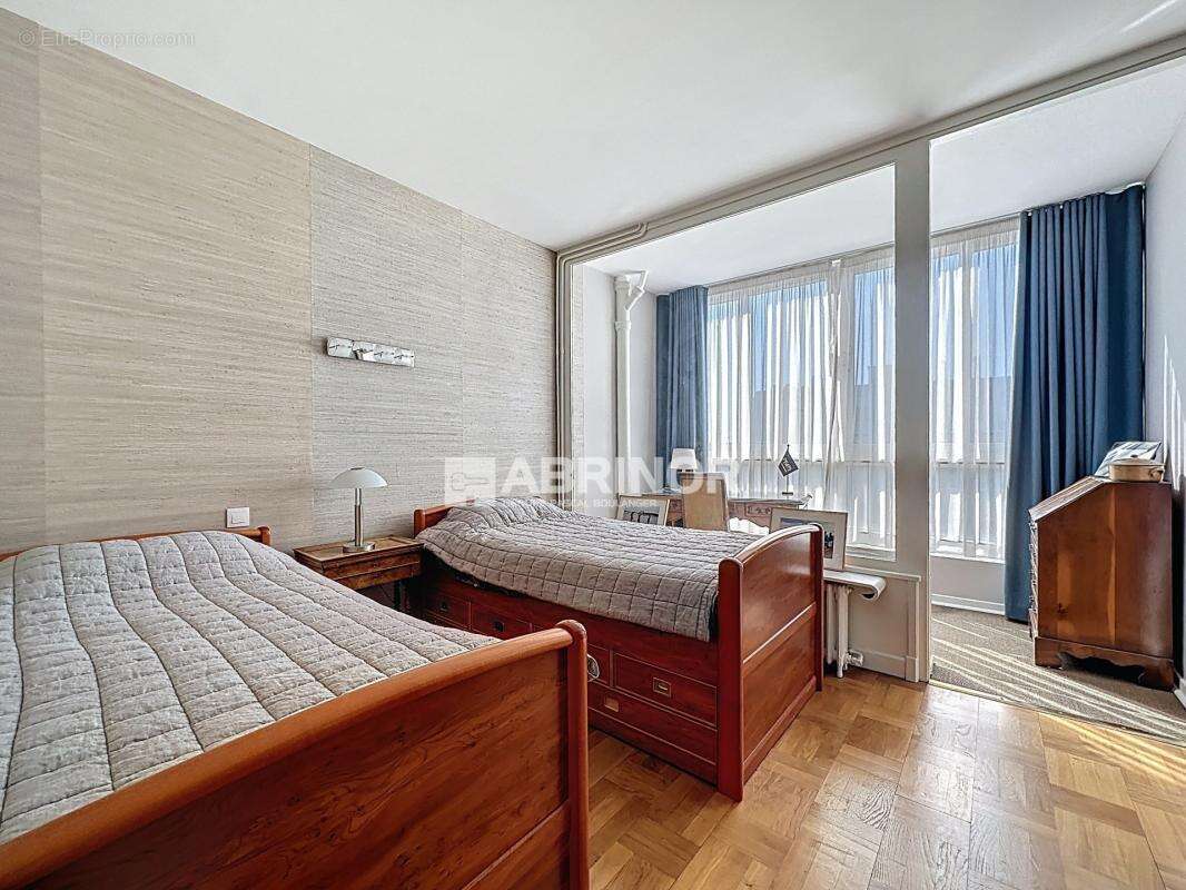 Dernier etage - duplex - 3 chambres, bureau - terrasse - garage 2 voitures- vue exceptionnelle - cave - photo 9