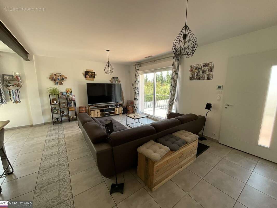 Beau potententiel !!! Pour cette lumineuse villa T4 offrant 92 m² + véranda de 37 m² + apt T2 de 50 m²  4 faces sur 1 069 m² ave - photo 21