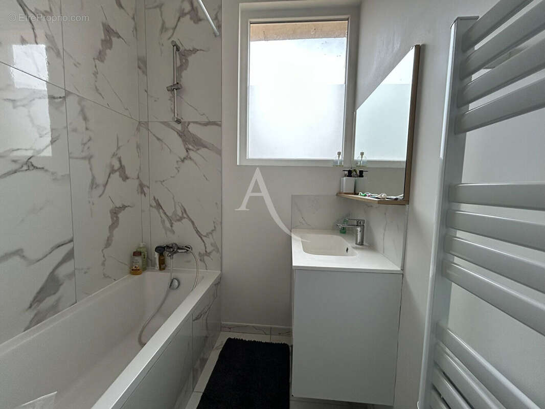 Maison 84 m² à Saint-Medard-En-Jalles  - photo 5