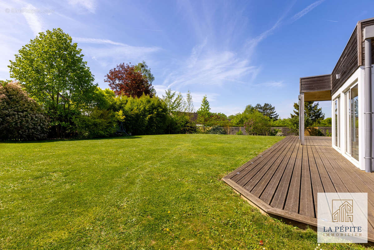 Maison pavillonnaire contemporaine 246 m2  5 chambres  Terrain 1 700 m2 - photo 12