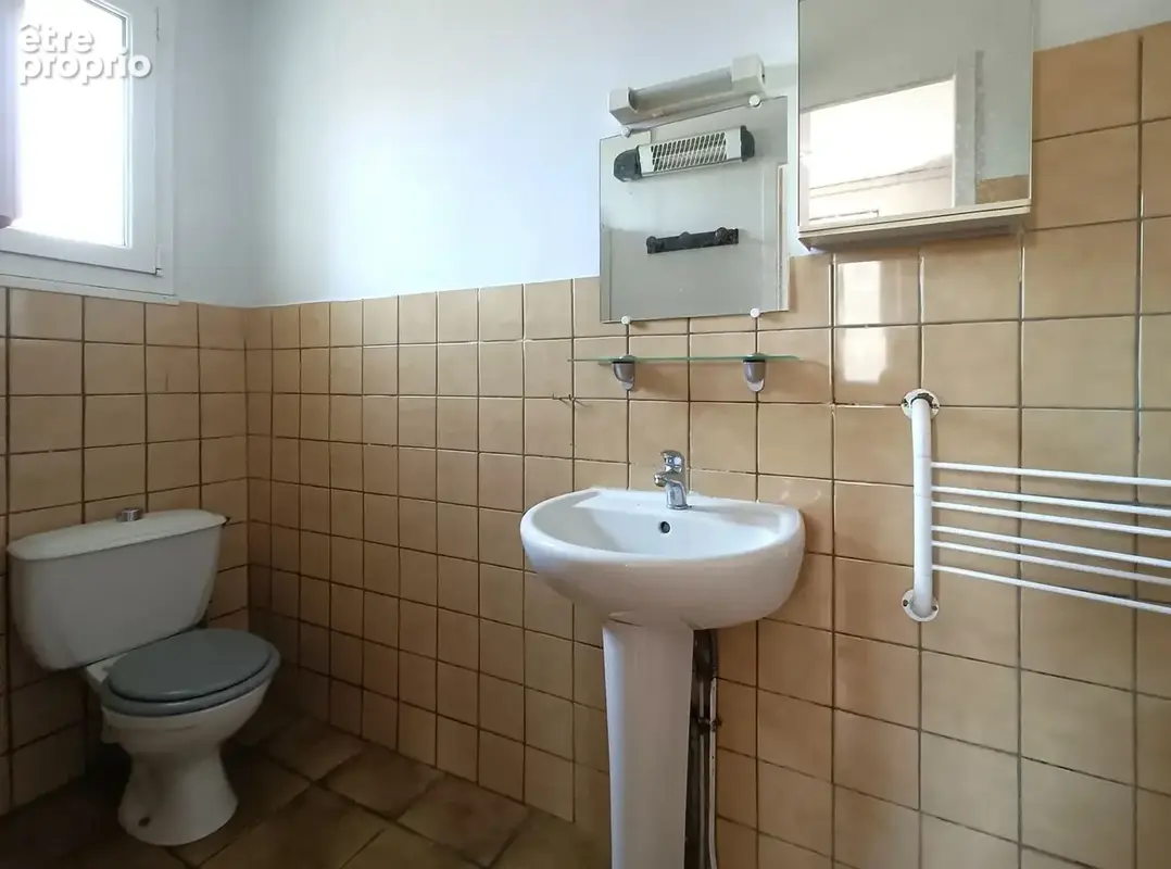 Salle d'eau avec wc