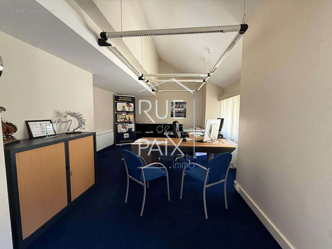CENTRE-VILLE LOUDUN, Local commercial 163 m² - photo 6