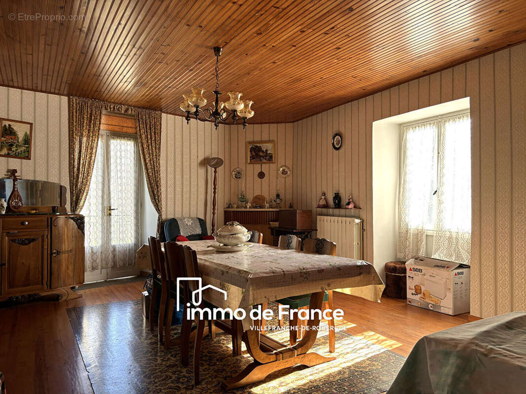 Ensemble immobilier - Maison d'habitation et dépendance à rénover - La Rouquette - photo 4