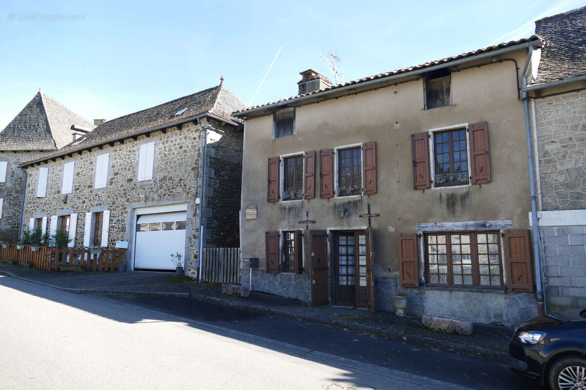 Maison en pierre avec petit jardin proche commerces et services (Puycapel-Calvinet, 15) - photo 5