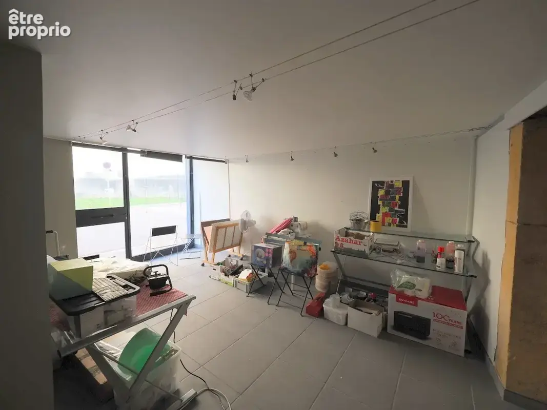Premièr local au rez de chaussée +- 20 m2