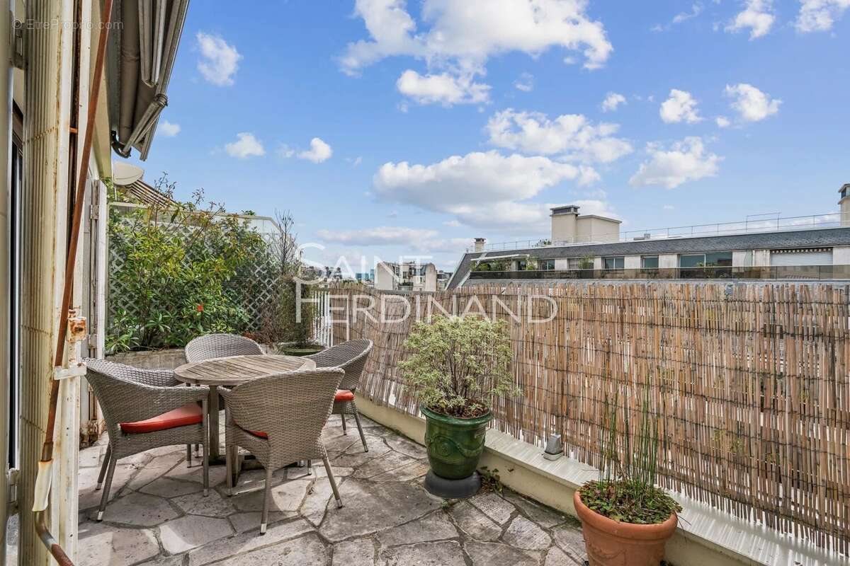 Appartement à NEUILLY-SUR-SEINE