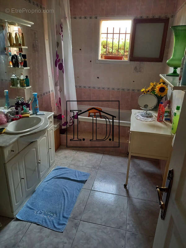 Salle de Bains - Maison à LE SOLER
