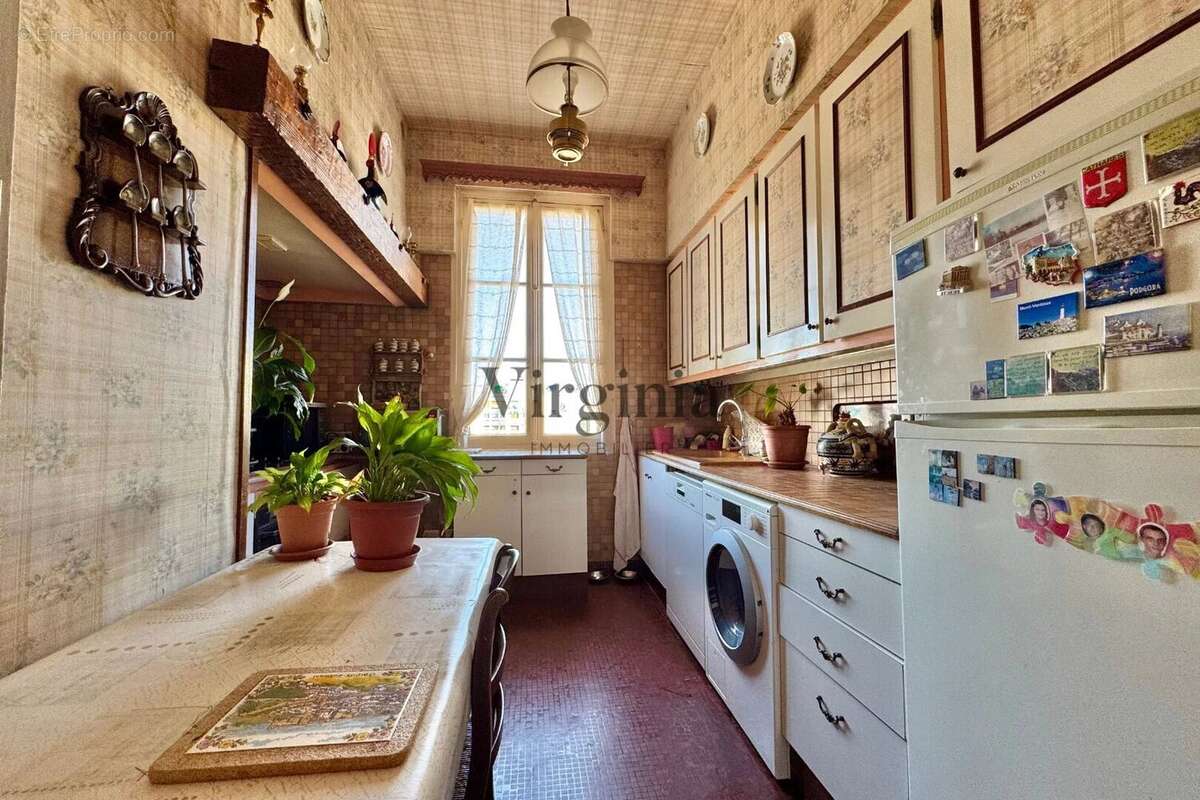 Appartement à CHARENTON-LE-PONT