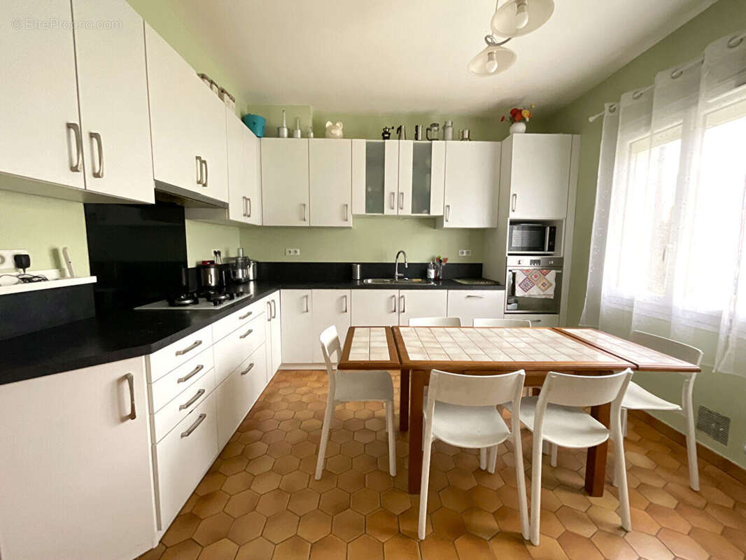 Maison à CHANTELOUP-LES-VIGNES