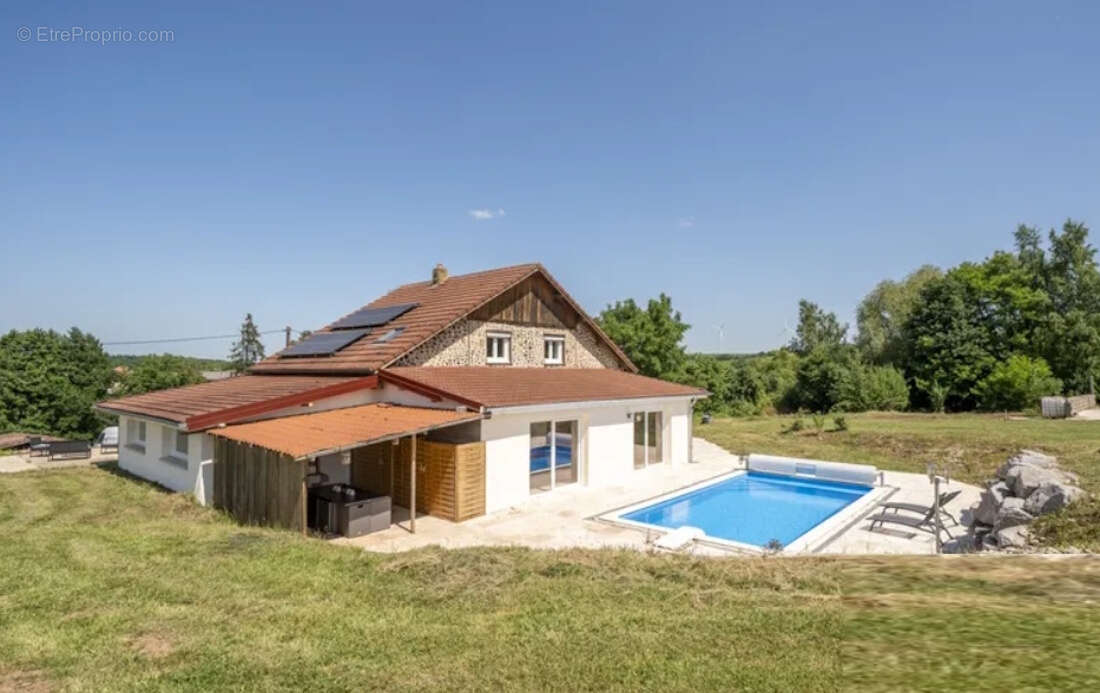 Maison à DOMPAIRE