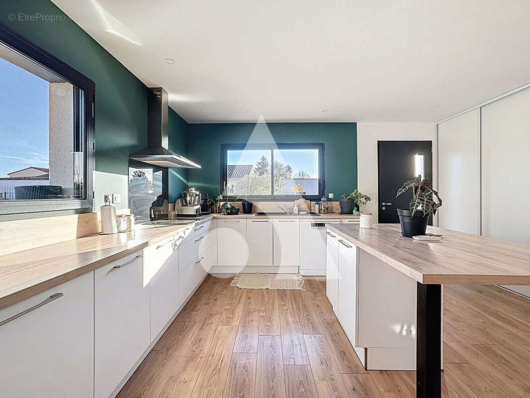 Maison à LESCURE-D'ALBIGEOIS