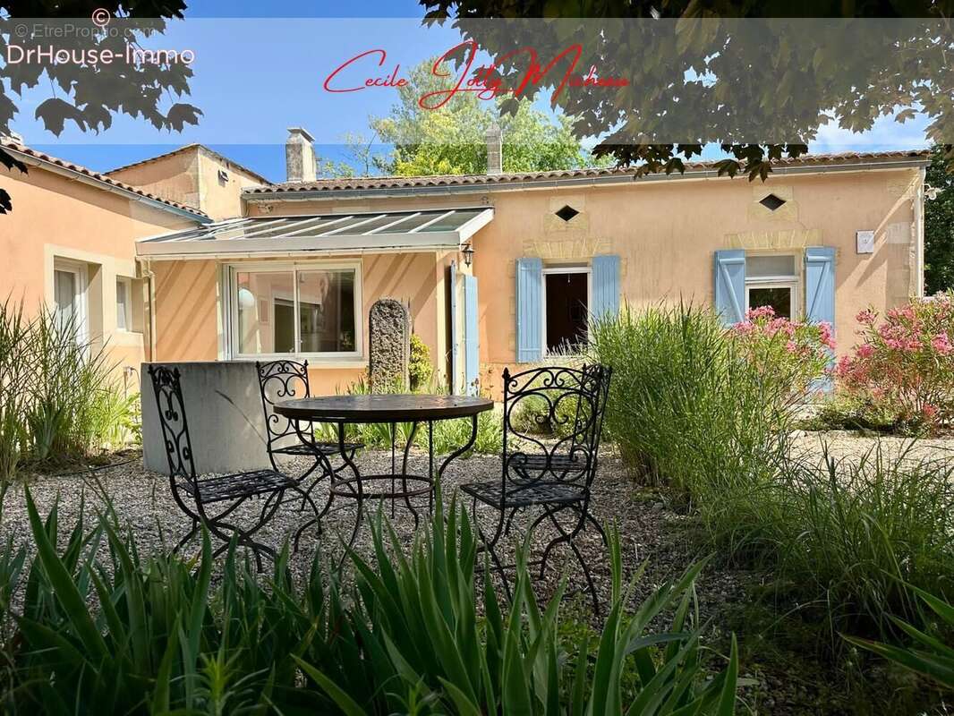 Maison 166 m² à Saint-Seurin-De-Cursac  - photo 4