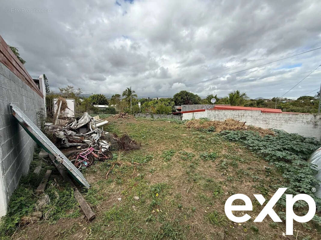 Terrain à LE TAMPON