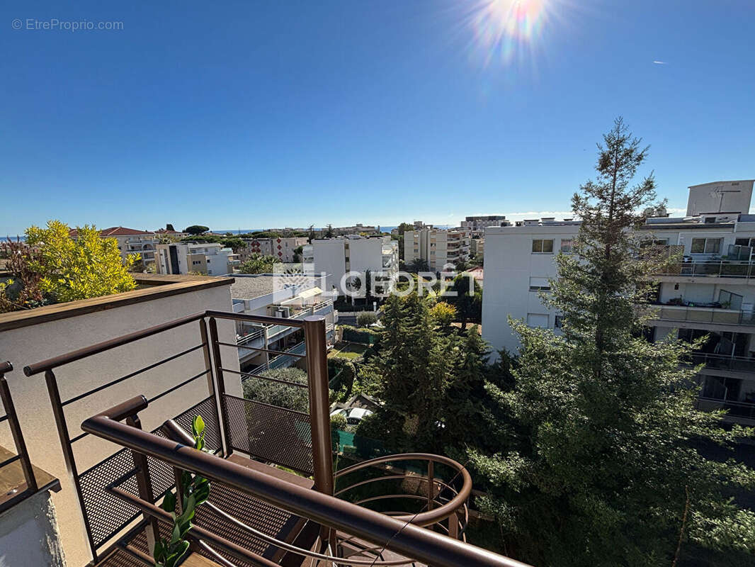 Appartement à SAINT-LAURENT-DU-VAR