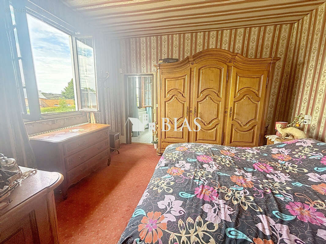Maison à LA NEUVILLE-CHANT-D'OISEL