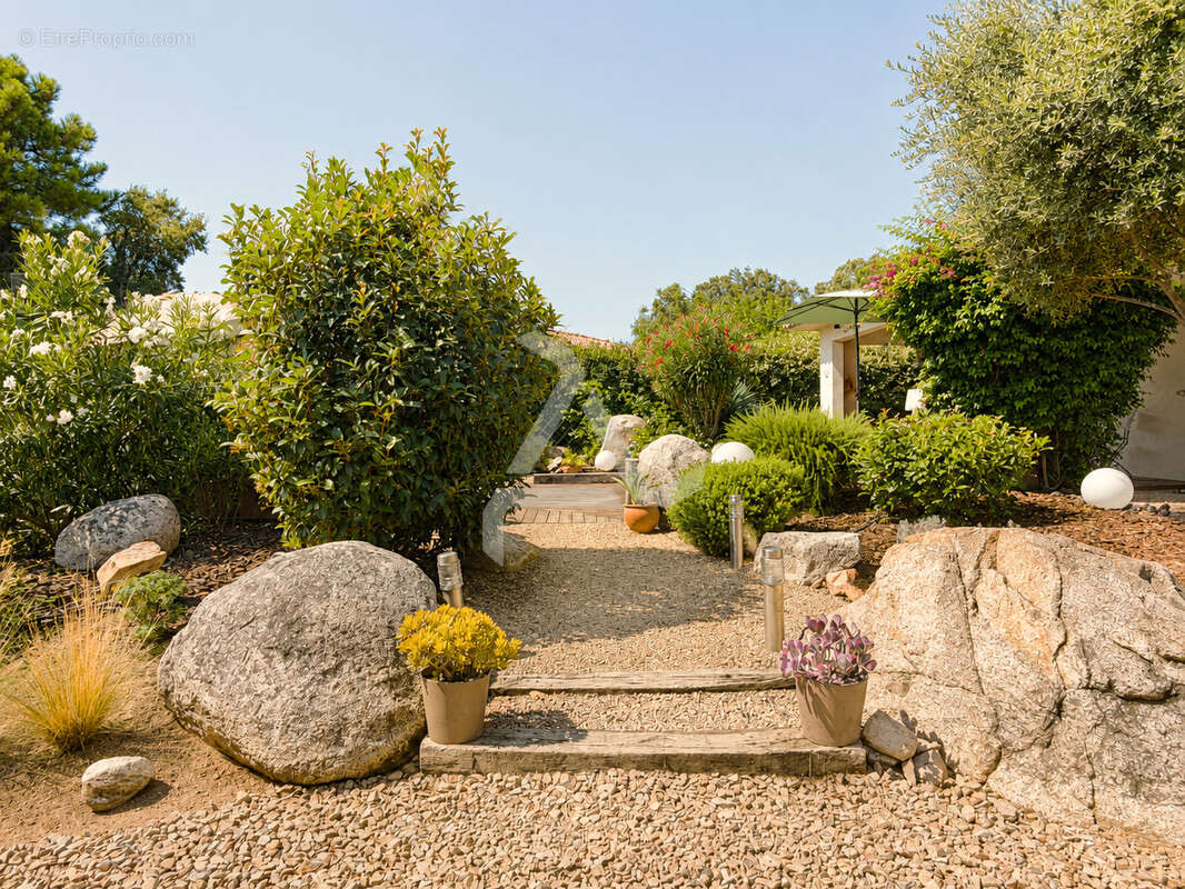 10’ porto-vecchio dans impasse résidentielle, villa t5 113m2 « première main » de 2014 - photo 27