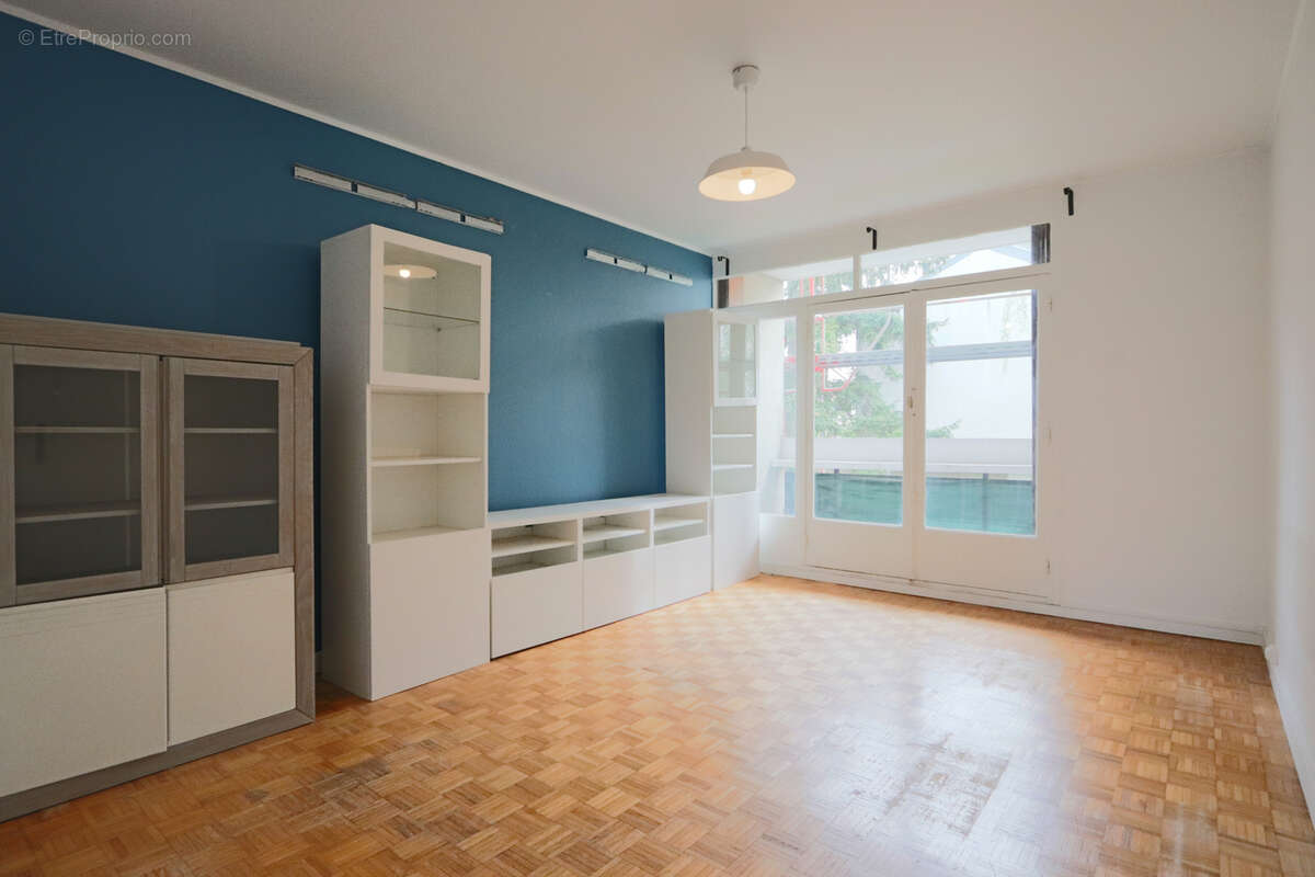 Appartement à LES PAVILLONS-SOUS-BOIS