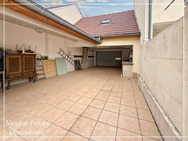 Maison de ville avec chambre au rez-de-chaussée, cour et garage - photo 11