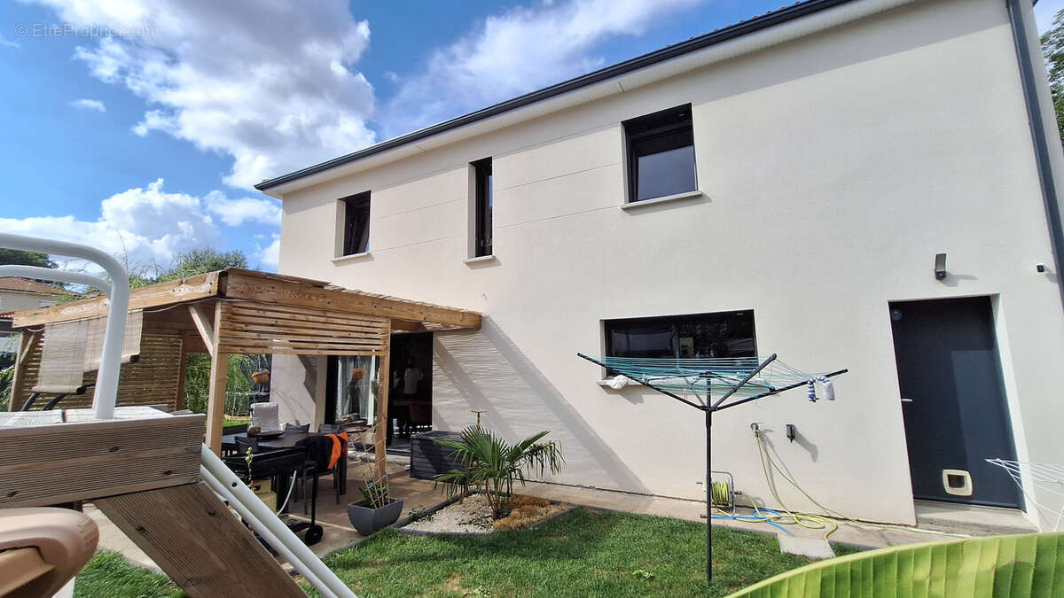 Maison à CHANAT-LA-MOUTEYRE