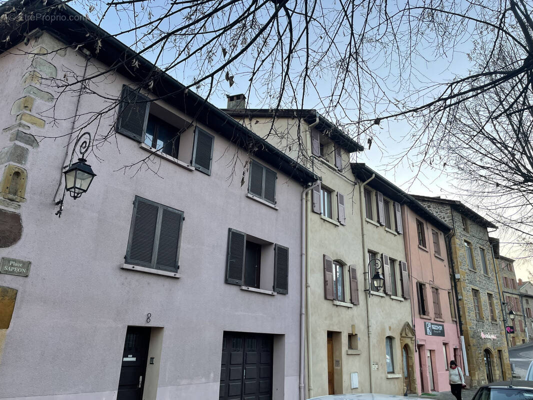 Appartement à L'ARBRESLE