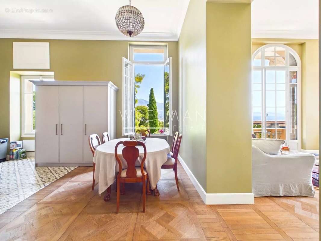 Appartement à ROQUEBRUNE-CAP-MARTIN
