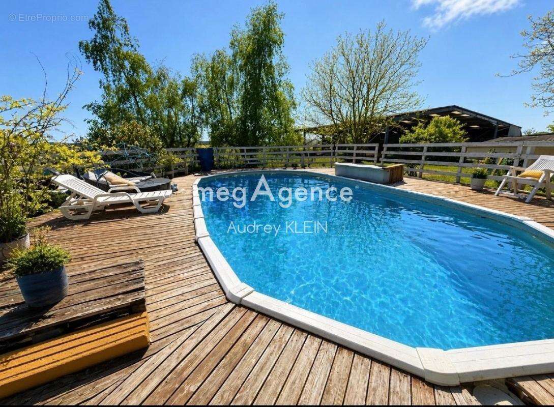 Belle propriété au calme avec terrain, piscine et box équestre - photo 10