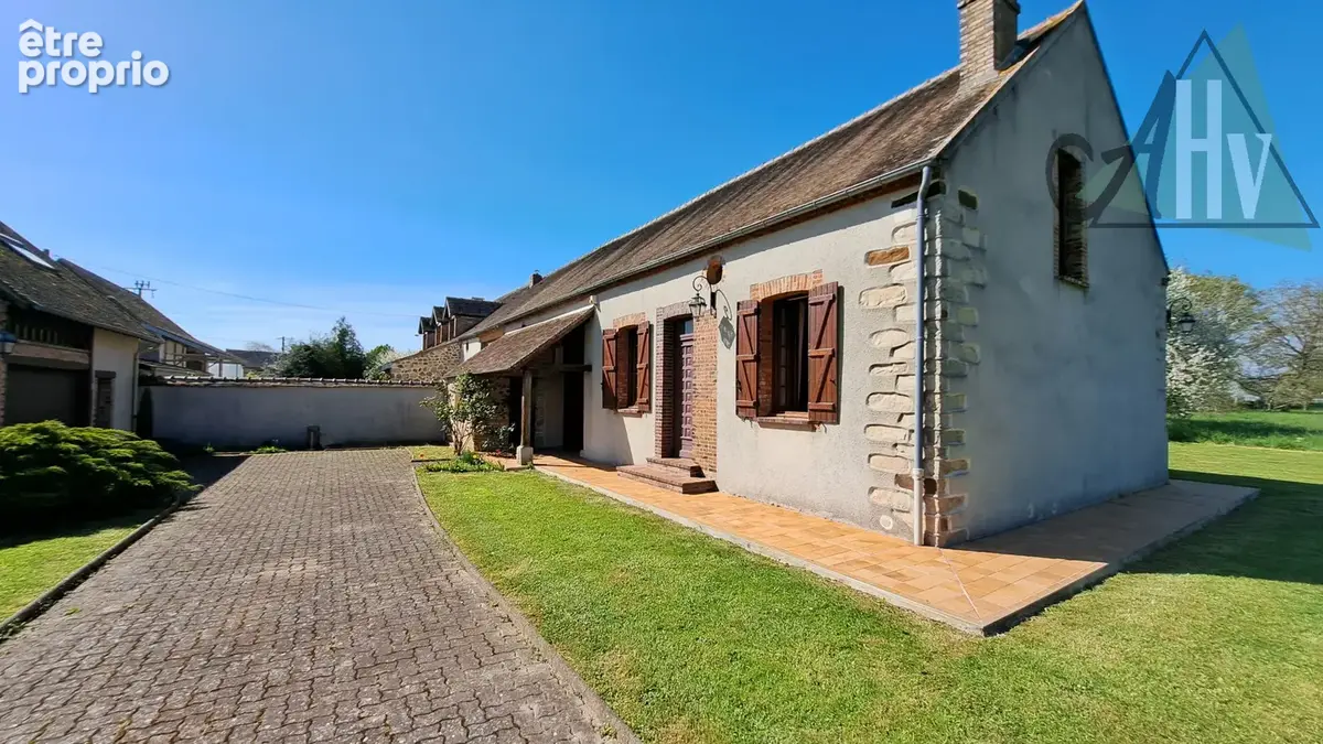 Saint Valérien - Maison ancienne avec deux chambres, grandes dépendances et terrain de 3840 m2 - photo 2