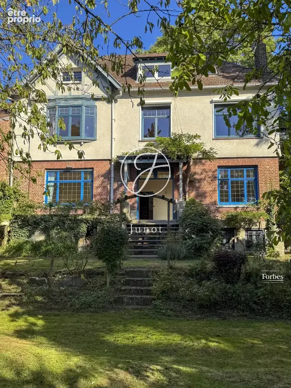 Mons-en-Barœul - TRIANGLE D'OR - Maison bourgeoise - 11 pièces - 285,35m² habitables – 9 chambres – Jardin 900m² – Garage double - photo 9