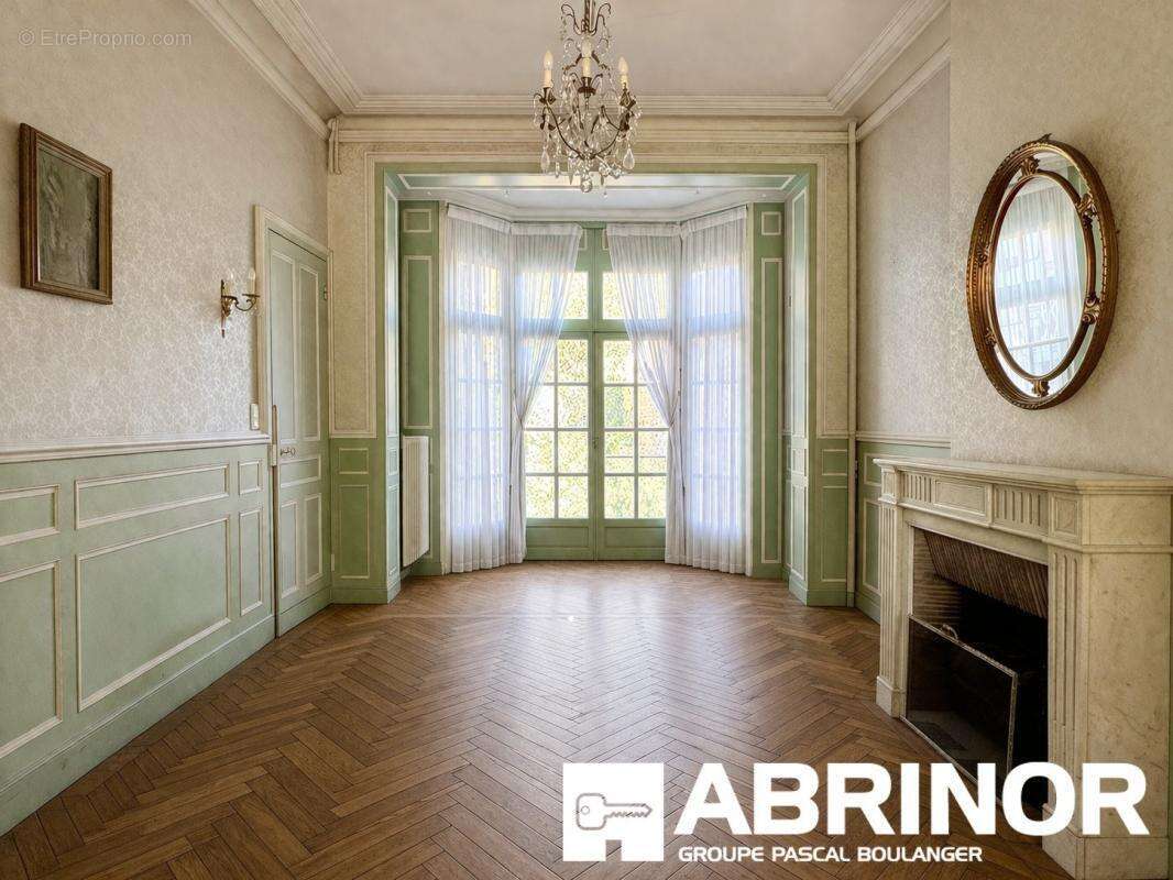 EN EXCLUSIVITÉ – Maison bourgeoise à rénover de 181 m² avec jardin – 5 chambres – Hyper-centre d'Amiens - photo 5