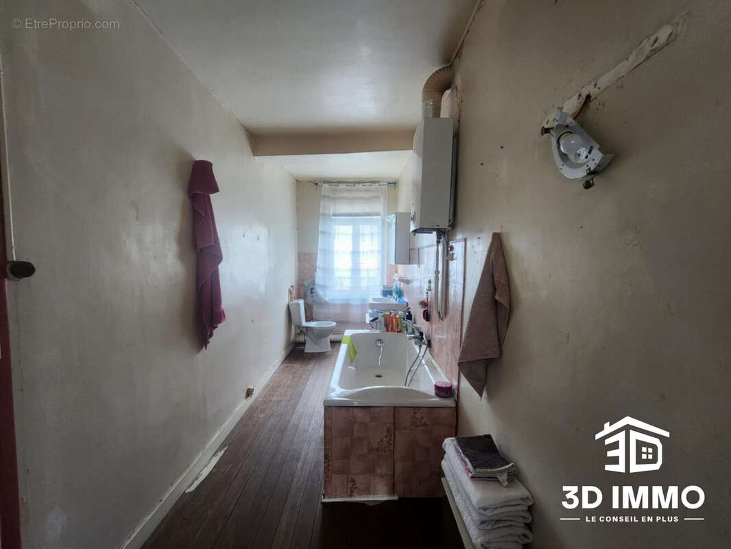 Maison à AVESNES-SUR-HELPE