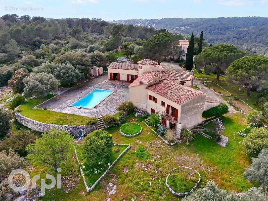 Maison à ROQUEFORT-LES-PINS