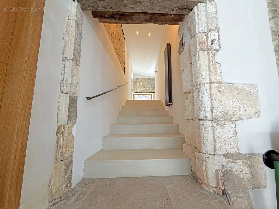 Charmante Propriété en Pierres avec Grange et Piscine ! - photo 7