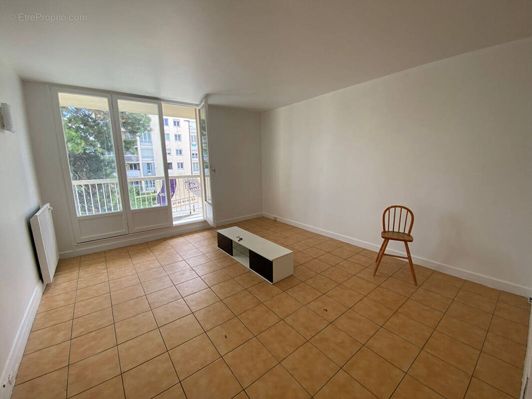 Appartement à CHILLY-MAZARIN