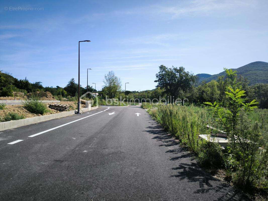 Terrain à COLOMBIERES-SUR-ORB