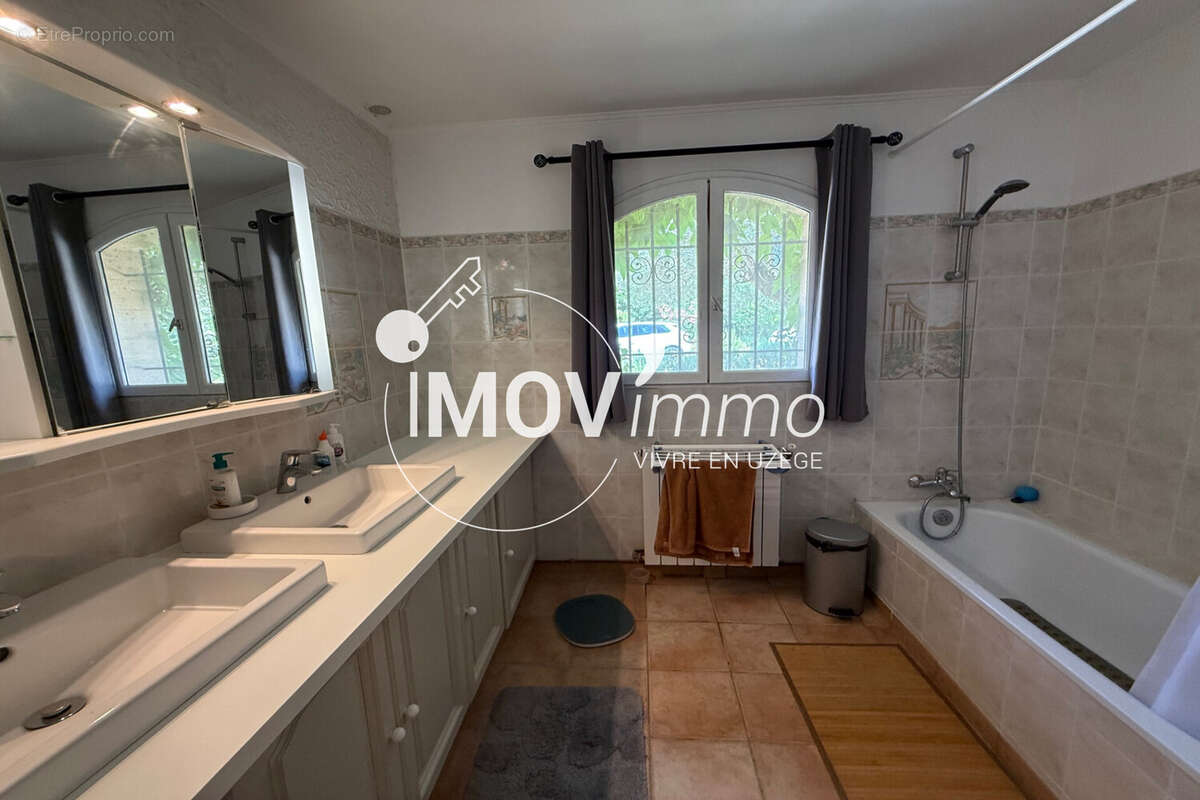 Maison 122 m² à Uzes  - photo 7