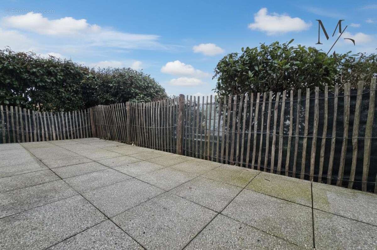 Appartement à BEAUZELLE