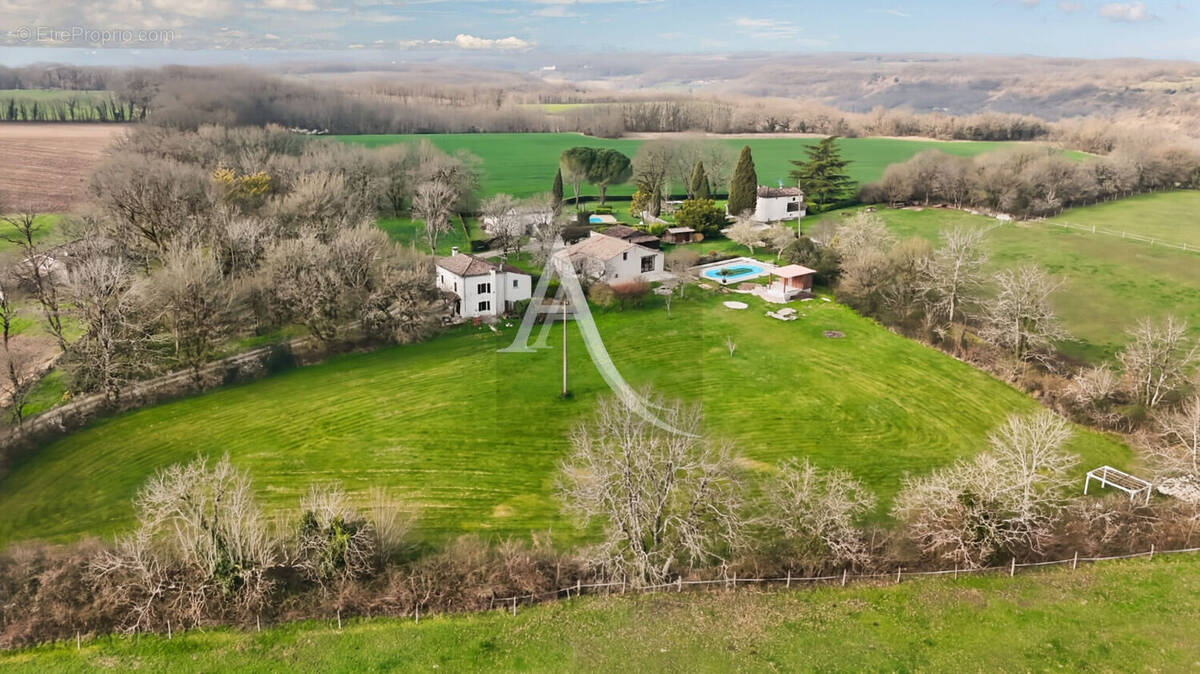 Maison à MONTAIGU-DE-QUERCY